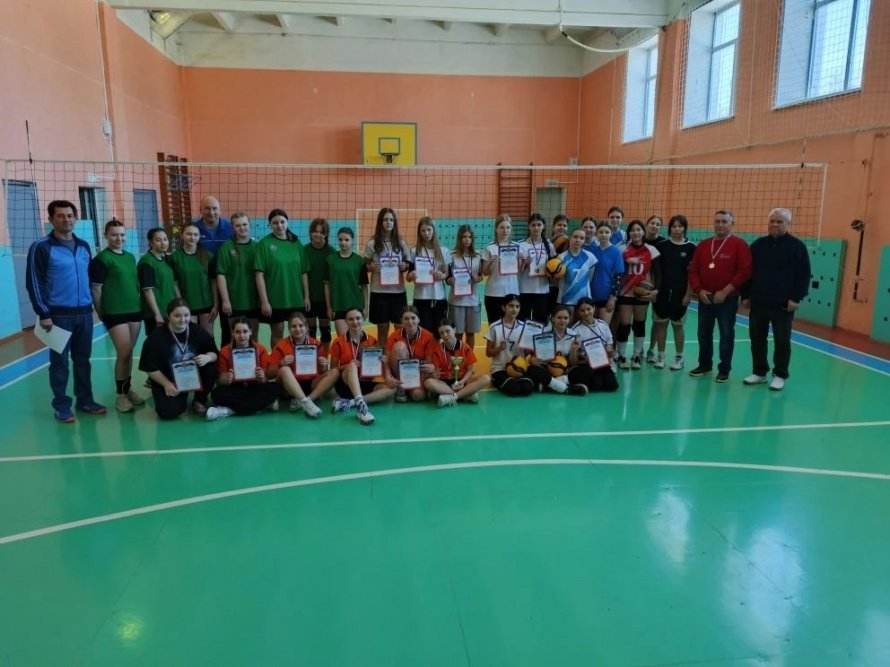 14.03.2026г. в спортивном зале Октябрьской ООШ прошло открытое первенство МБУ "ФСК" по волейболу среди девушек, посвящённое "Международному женскому дню".