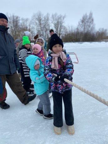 На катке стадиона «Ярцево» сегодня было по-настоящему жарко!