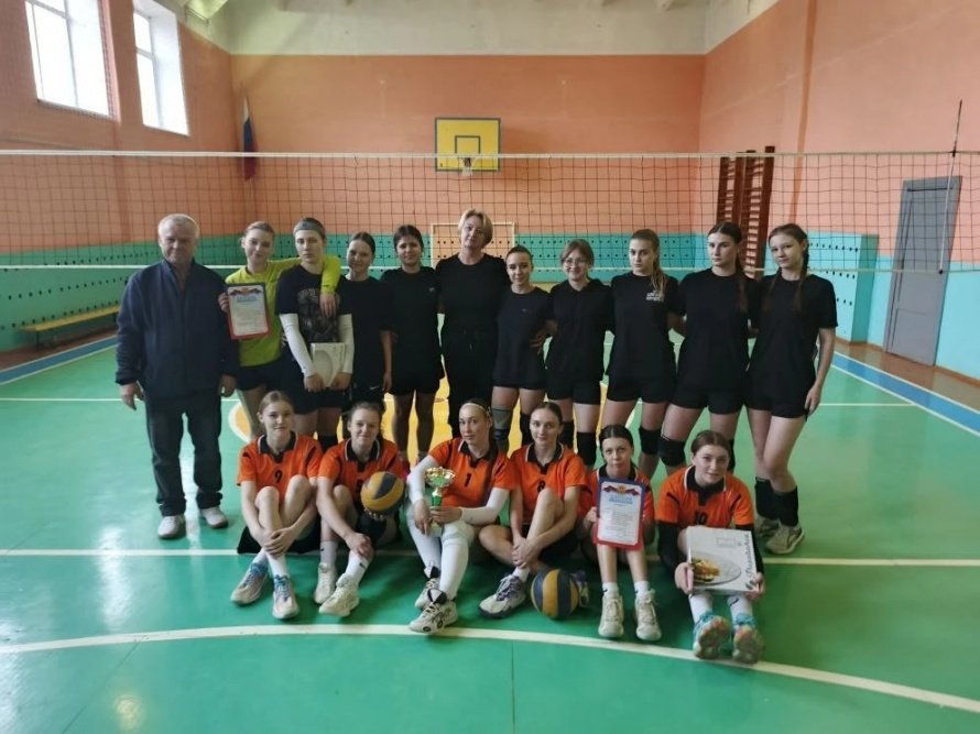 11.04.2026 г. в спортивном зале Октябрьской ООШ - 1 состоялся чемпионат Вязниковского района по волейболу среди женских команд в зачёт круглогодичной Спартакиады среди муниципальных образований Вязниковского района.